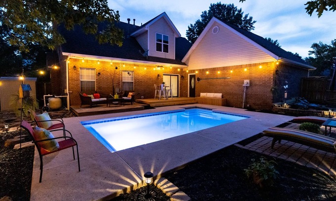 Springdale Haus | 10 mi from University! Centrally located in NWA