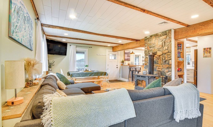 Rumford Point Haus | 10 Mi to Skiing: Historic Farmhouse in Maine!