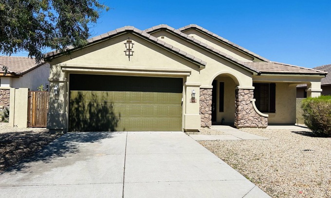 Pebblecreek Haus | 10 Mi to the home of Arizona cardinals! Quite , and calm!