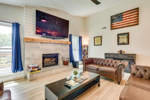 Wessex Square Haus | 10 Mi to Uptown Charlotte Family Home with Backyard