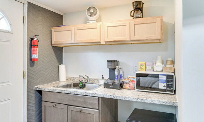 Wheaton-Glenmont Wohnung | 10 Mi to Washington: Wheaton Studio Suite