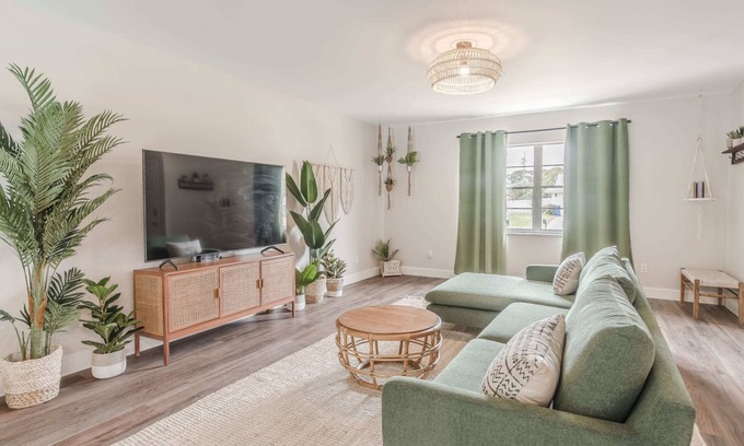 Vero Beach South Haus | 10 Mins to Beach - 2BR Private Pool + Grill