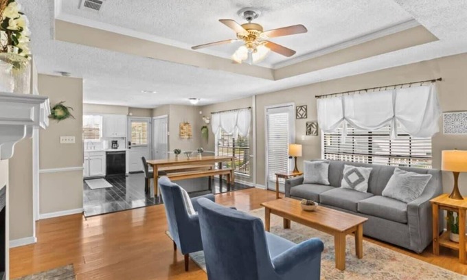 South Baton Rouge Haus | 10 Mins to Tiger Stadium! South Burbank Bungalow