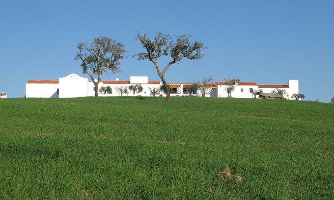 Santiago do Cacem Hütte | 10 minutes from Porto Covo and beaches. Country house with swimming pool.