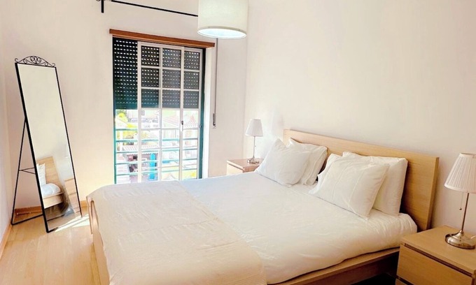 Alcochete Wohnung | 10 minutes to the beach 20 minutes to the centre of Lisbon,2 bedroom APT Montijo