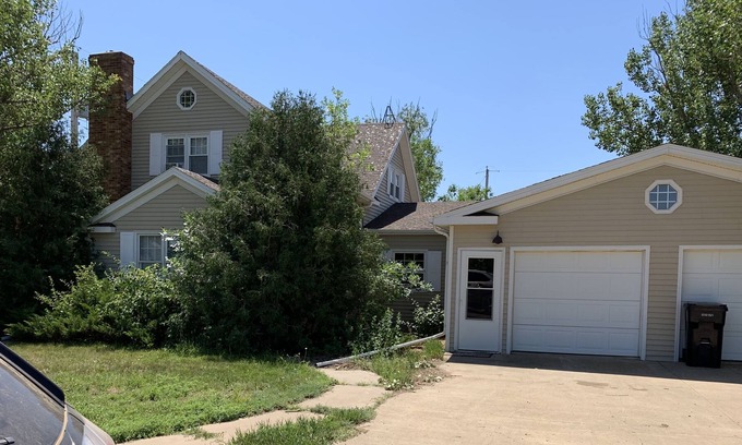 Newell Haus | 100 year old farmhouse in small town