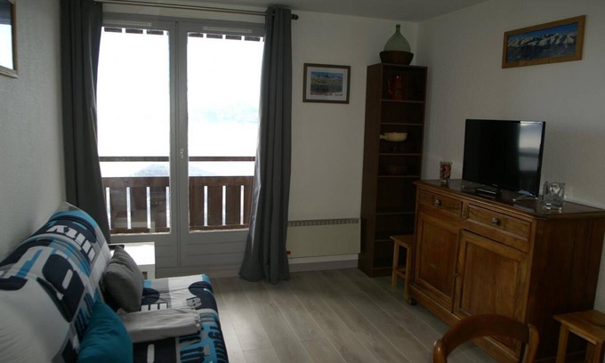 Prapoutel Wohnung | 100m bis zum stadtzentrum, balkon, parkmöglichkeiten, fernseher, schließfach für die skier, 43m²
