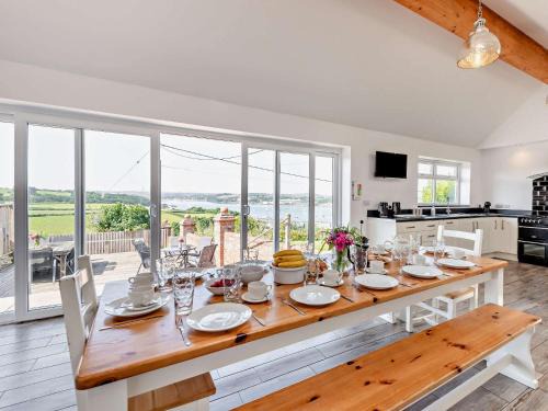Instow Haus | 11 Bed in Instow REDLA