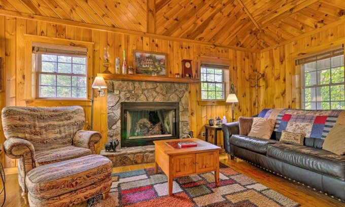 Todd Haus | 11 Mi to Boone Secluded Pet-Friendly Cabin!