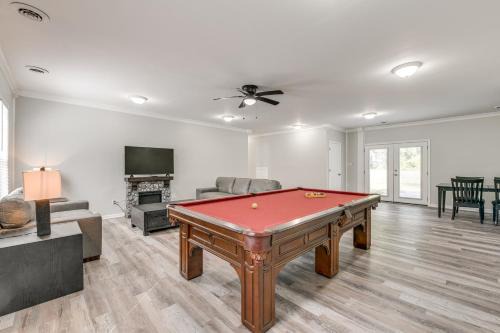 Petersburg Haus | 11 Mi to Fort Lee 30-Acre Retreat with Scenic Views