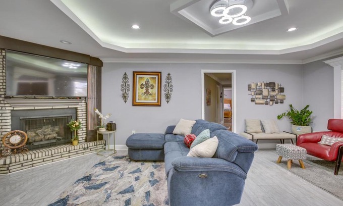 Westwego Haus | 11 Mi to NOLA Westwego Home with Sunroom!