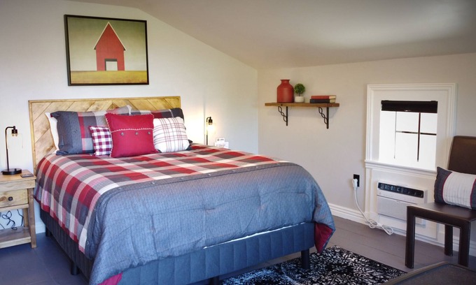 Snowflake Hotel | #11 Rustic Room in Historic Inn, Red Roost