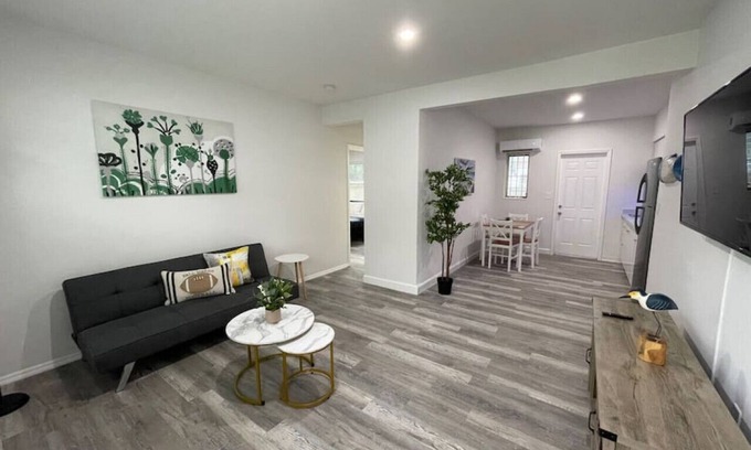 West Little Havana Wohnung | 1117 Apt 3 · 1bed/1bath apt w/ parking & patio great location !