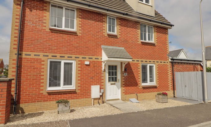 Barry Hütte | 12 CLOS YR WYLAN, pet friendly, character holiday cottage in Barry