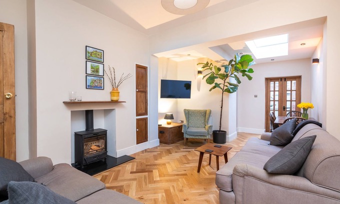 Heworth Haus | 12 Emmerson Street · Stylishly Refurbished 2-Bed Home in York I Pass The Keys