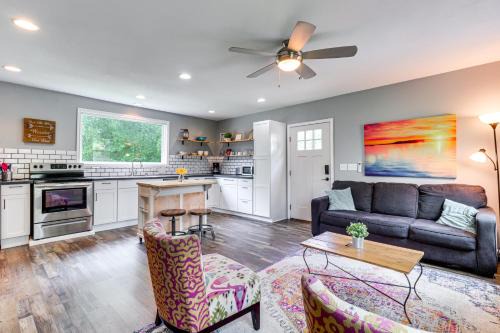 Austin Haus | 12 Mi to Dtwn Austin Guest Cottage with Pool Access