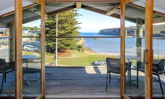 Port Campbell Wohnung | 12 Rocks Beach View Loft Central Port Campbell