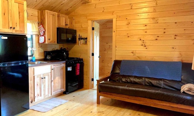 Logan Kabine | 125) Zebra Dove Log Cabin. Close to Hocking Hills State Park and more!