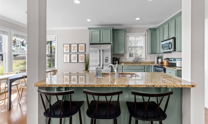 Reynolds Landing Haus | 12th Fairway Cottage at the Landing, Reynolds Lake Oconee. Lake Access!