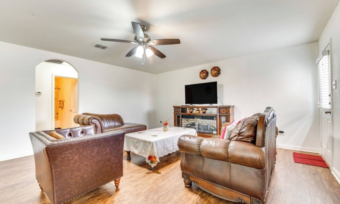 Medina Valley Haus | 13 Mi to Lackland AFB: San Antonio Home!