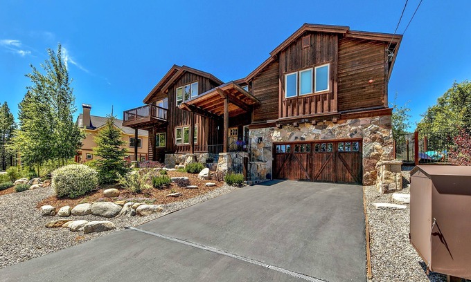 Mountain View Estates Haus | 1376MD MNT Contemporary come play in the mountains