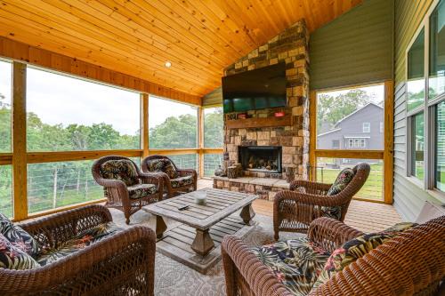 Clarkson Haus | 14 Mi to Mammoth Cave NP Spacious Family Home