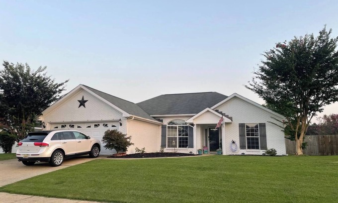 Northport Haus | 15 min drive to GAME day! 3b/2bth home