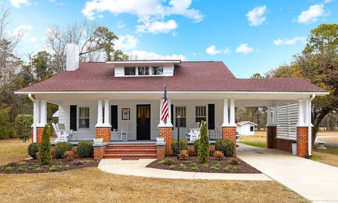 Newport Haus | 15 min to Beach | 3 Acre Country Living | Firepit