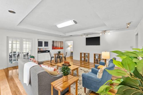 South Baton Rouge Haus | 15 Min to LSU & Downtown Oak Hills Place Hideaway