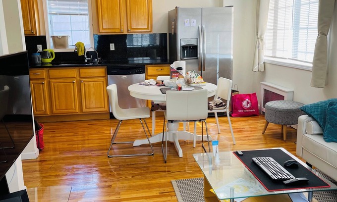 East Flushing Haus | 15 Min to Midtown on LIRR! 3-bed, 2 Full bath w Clotheswasher, Dryer, D/W.