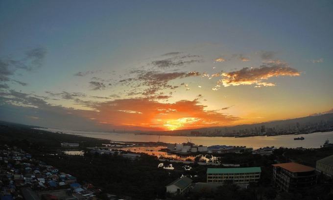 Lapu-Lapu Eigentumswohnung | 15th Fl view, w/Netflix, hot shower, &pool access