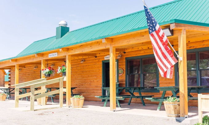 Columbia Falls Kabine | #16 - Flagpole View Cabins - King Cabin