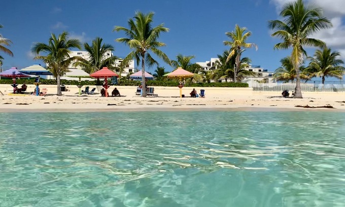 Discovery Bay Eigentumswohnung | 1605 Coral Beach Condo, Grand Bahama. Enjoy oceanfront views & romantic sunsets!