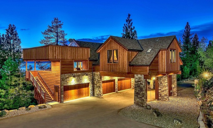 South Lake Tahoe Haus | 17 Schlafzimmer / 18 Bäder, 17.000 m² Epic Mega Mansion mit Innenpool, Ski in Ski out