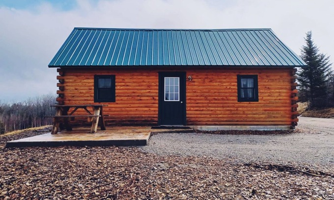 Columbia Falls Kabine | #17 - Flagpole View Cabins - Deluxe Cabin