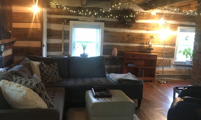 Westminster Kabine | 1850 Historic Log Cabin