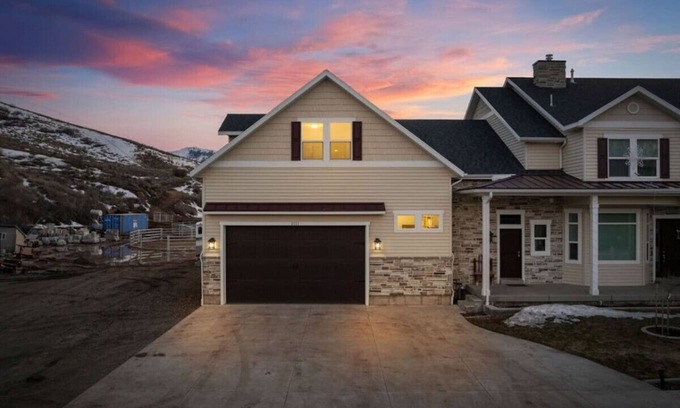 Morgan County Haus | 19 Miles to Snow Basin! Mountain Views! Bunk Beds!