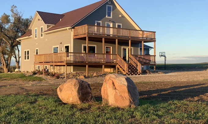 Southeast Bon Homme Sonstige | 1916 renovated 8 bedroom, family-friendly home with great views