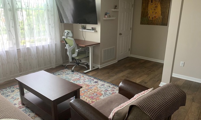 Windsor Locks Eigentumswohnung | 1BR/1.5BA Entire Loft Condo near Bradley Airport 30+ days