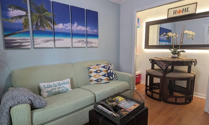 Port Saint Lucie Wohnung | Cozy Apartment with Fence Courtyard private for your Pet.