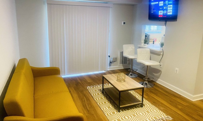 Seminary Hill Wohnung | ☆1BR Apt in ♡ of Alexandria |Free Parking, Pool, Gym☆