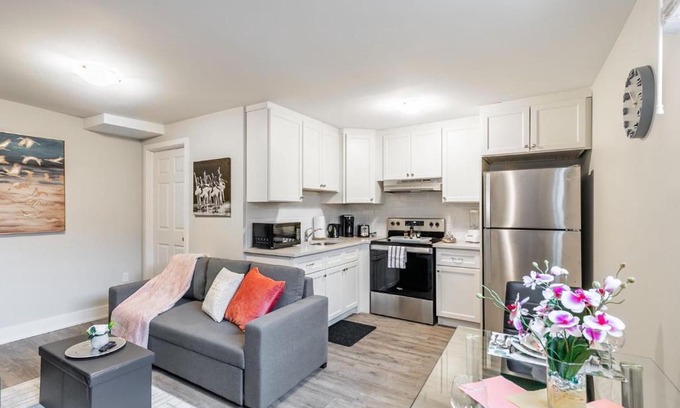 Central Hamilton Wohnung | 1BR - Boutique Apt with Netflix - Prime Location