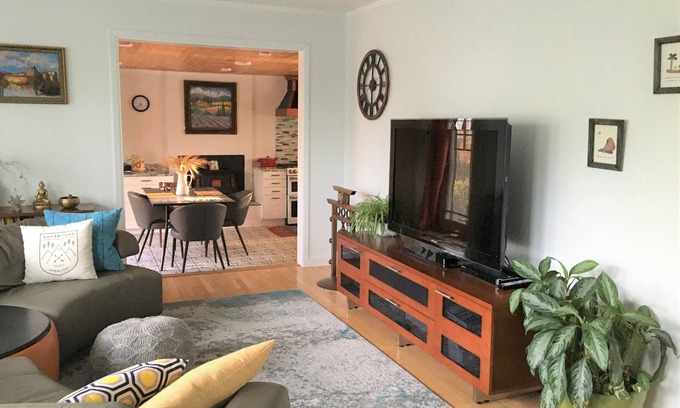 Los Alamos Haus | 1BR + Office House in Los Alamos downtown. 9 min to LANL