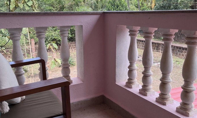 Agonda Haus | 1km from the beach, Family sized independent floor in a bungalow.