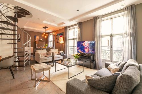 8th Arrondissement Wohnung | 1min Walk From Champs Elysées - Avenue Montaigne - AC - Self-Checkin - Working Desk