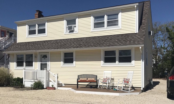 Ship Bottom Haus | Genießen Sie einen Kurzurlaub im September / Oktober! Sonnenuntergänge über der Bucht, zu Fuß zum Strand, viele Aktivitäten.