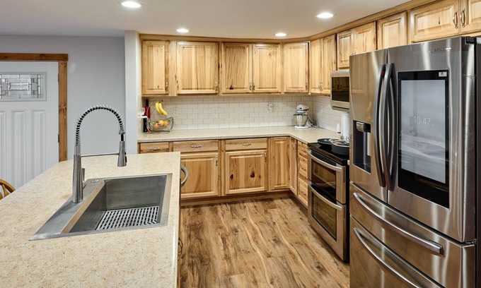 Salem Haus | 2.9 acres with peekaboo mt view and wine Vinyard views