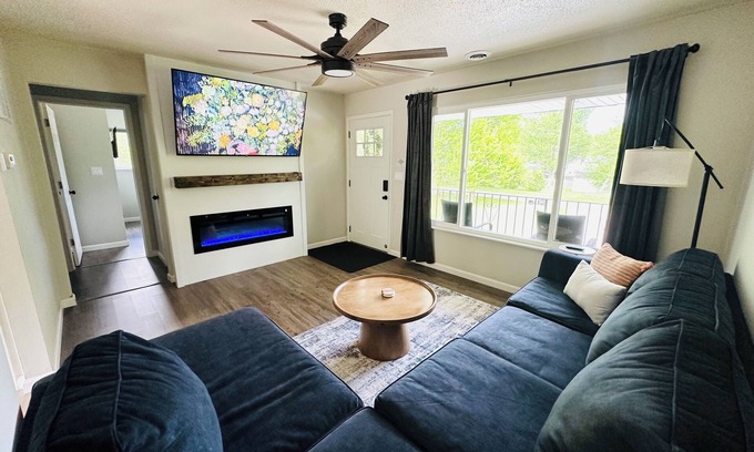 Yale Wohnung | 2 BD APT King Bed Washer & Dryer Fireplace Cable Internet