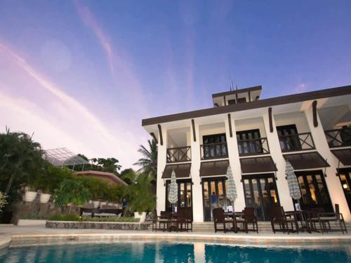 Coco Haus | 2-BD Ocean-View Condo on 3rd Floor