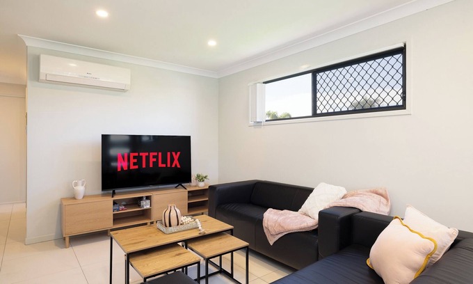 Rocklea Wohnung | 2 Bdr Apt! Garage! Clean! GST Credits! 120D2